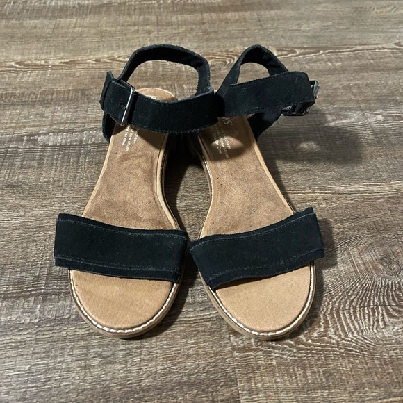 TOMS Black Strap Sandals with Small Heel - Size US 7.5 - Picture 1 of 6
